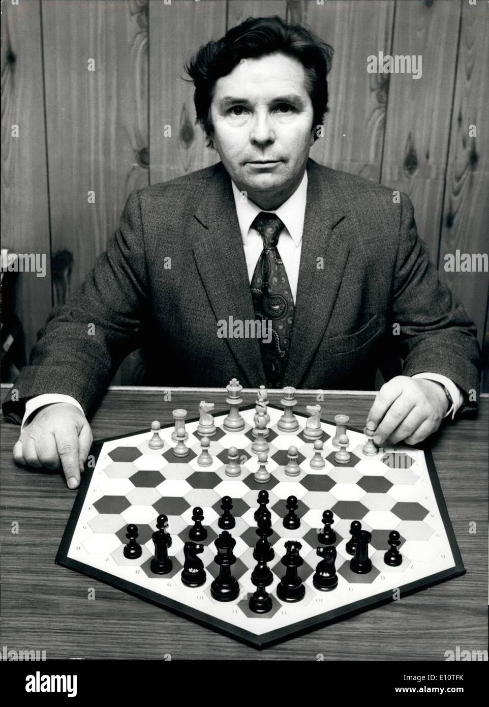 Chess players Raul Capablanca left a diplomat from Cuba and Grandmaster  Mikhail Botvinnik from the USSR Stock Photo - Alamy