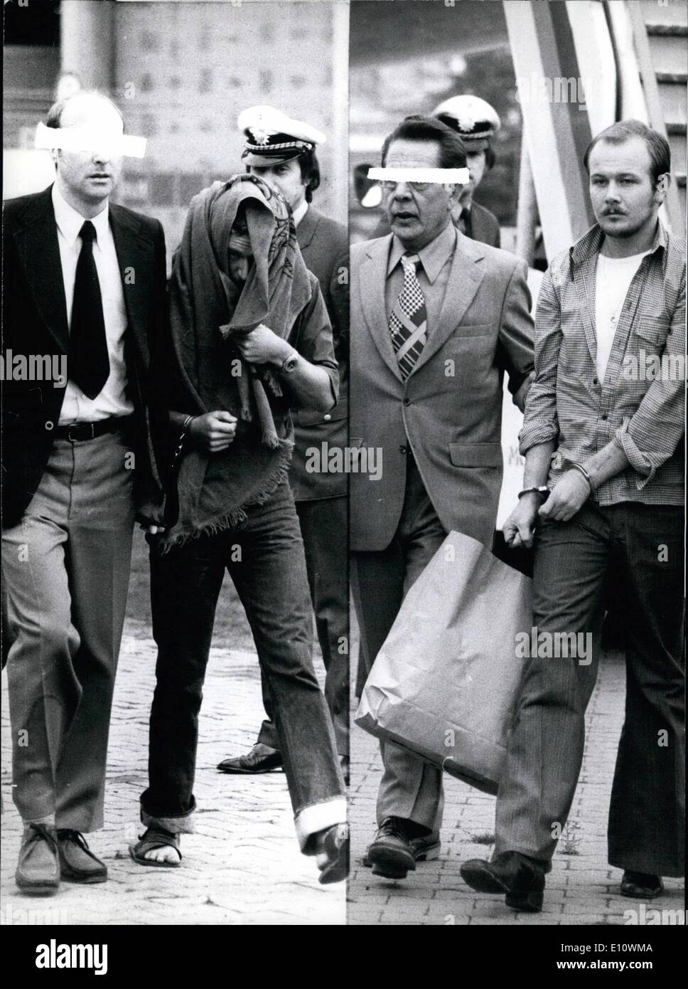 May 05, 1974 - Presumable million robbers linden and lucheier arrived in the federal republic of Germany : In the company of two Frankfurt criminal investigates, the two presumable million robbers Gerhard Lindon (Gerhard linden, 25) and Ludwig lugmeier (Ludwig lugmeier, 24) arrived in Frankfurt on May 15, 1974, coming from Mexico city. The two are under suspicion of having robbed two millions marks in a raid of a monetary transport in Frankfurt on October 29, 1973, and 560.000 marks in an attack in Munich on December 21, 1972. They had been arrested in Mexico on April 29 Stock Photo