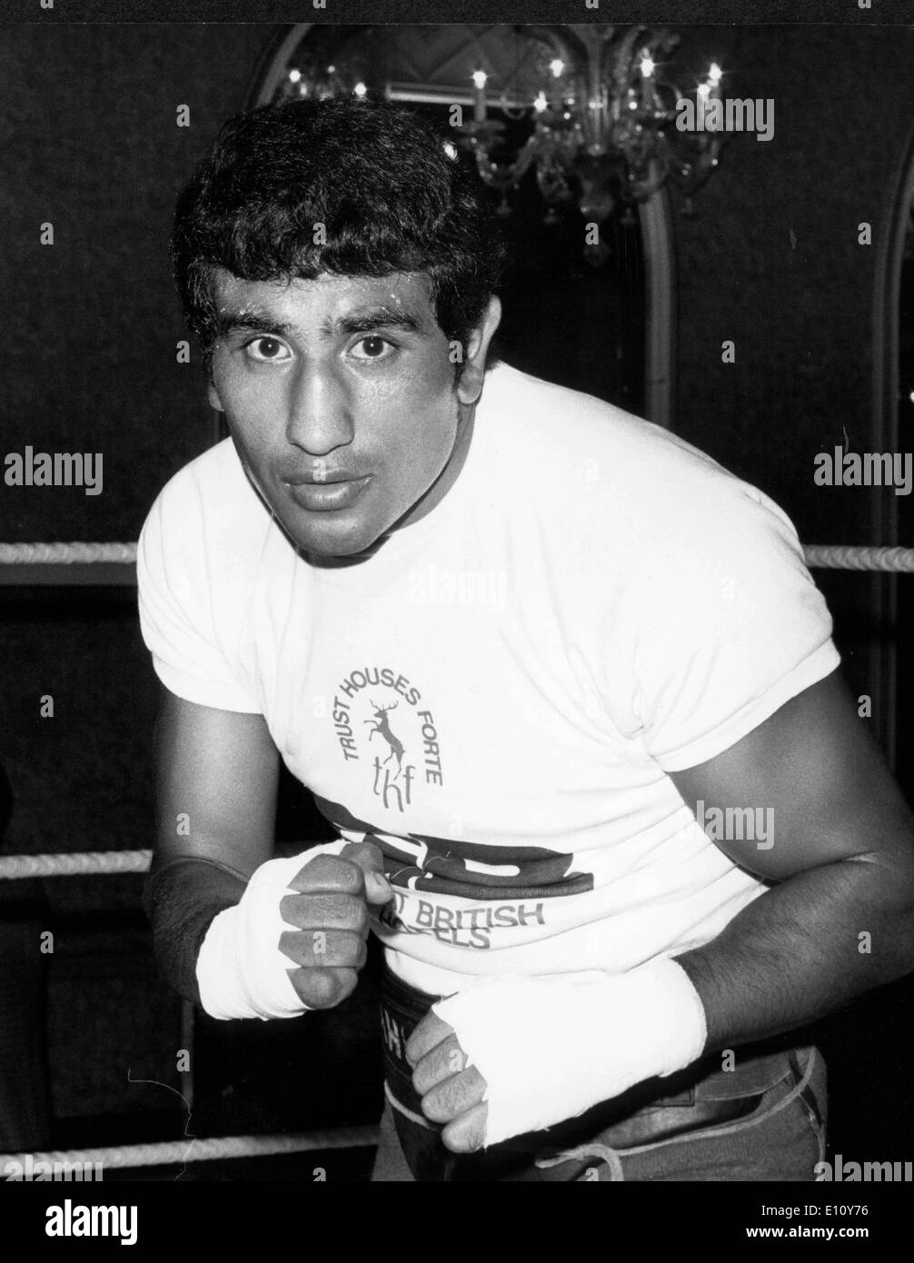 Argentine boxer, JORGE AHUMADA, public work out at the Cafe Royal. Stock Photo