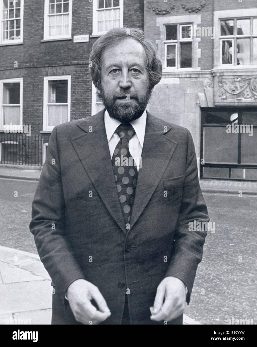 Oct 29, 1974 - London, England, United Kingdom - PAUL RAYMOND leaves the High Court after his divorce papers went through were he had to pay his ex wife 250,000 Pounds from their divorce. Stock Photo