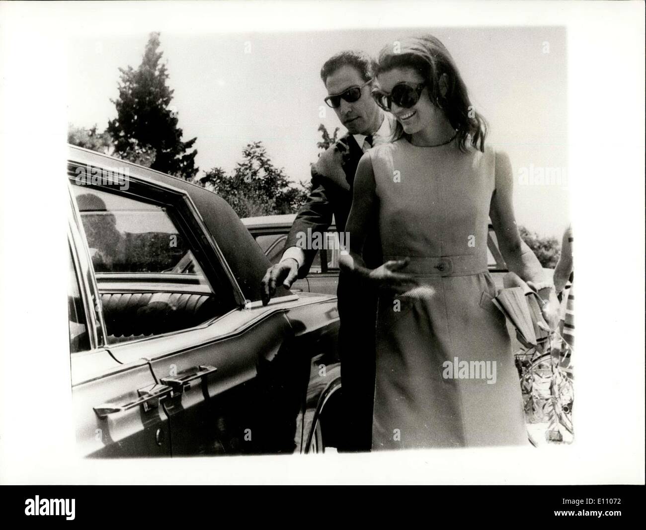 Oct. 01, 1974 - Jackie Onassis: The chamber of the Gonlandis family taking her back to her own residence Stock Photo