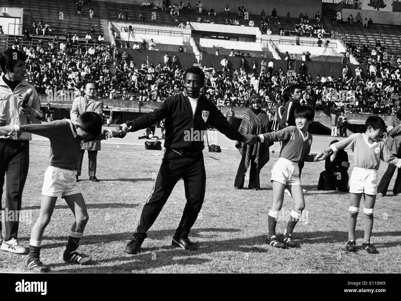 Footballer Pele trains with Japanese kids Stock Photo