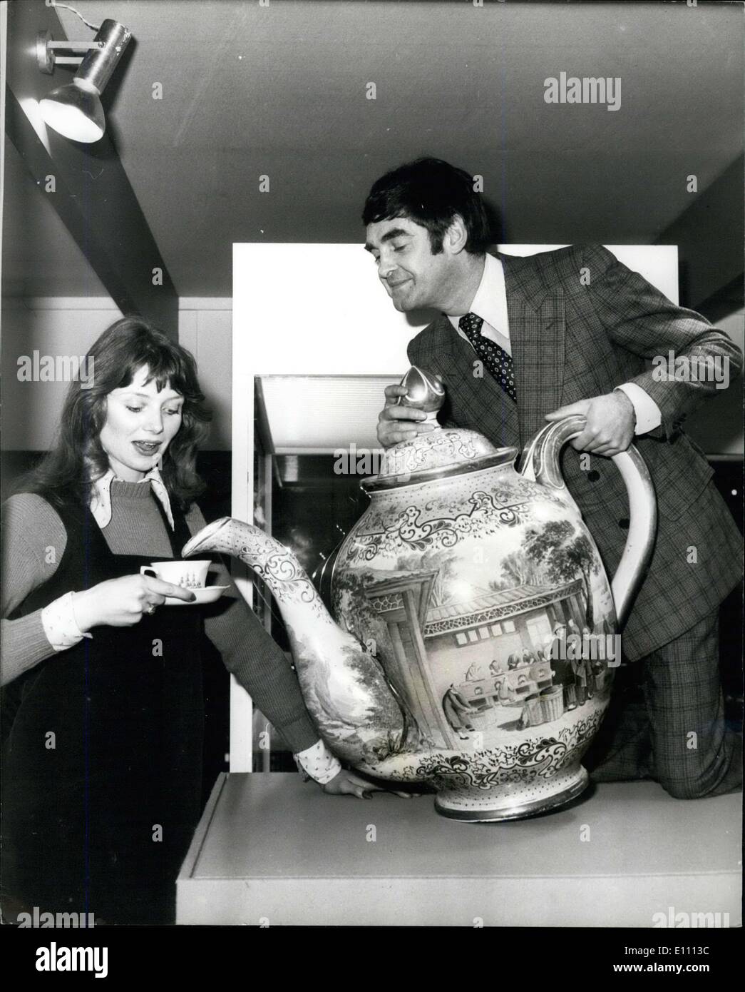 Worlds largest teapot hires stock photography and images Alamy