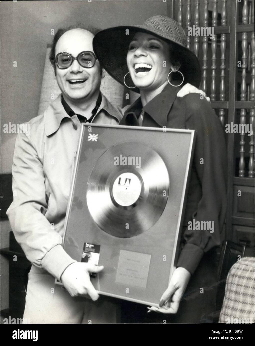 May 05, 1975 - A Gold Disc for Shirley Bassey: Singer Shirley Bassey was today presented with a Gold Disc by Martin Davis, Managing Director of United States Record (UK) for British sales of The Shirley Bassey Singles Album''. Shirley arrived by air at Heathrow Airport where the presentation was made. She will be in U.K. for a short period to record for a new album and her visits coincides with a release of a new United Artists single on May 9th entitled Good, Bad but Beautiful . Photo shows Martin Davis presents a happy Shirley Bassey with her arrival at Heathrow Airport today. Stock Photo