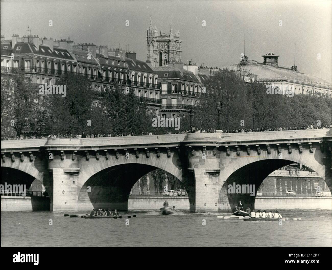 May 05, 1975 - The famous competition between Oxford & Cambridge occurred on the Seine today from Pont de Sully to Pont de la Concorde. This event was without precedent because since its creation in 1829, the two British teams have never competed against one another out Stock Photo