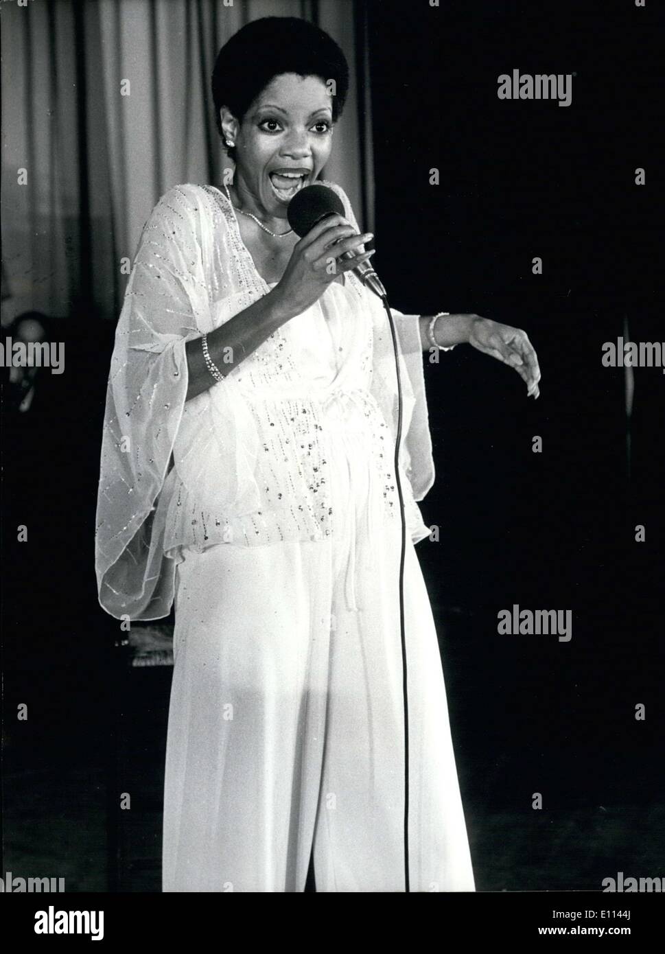 Melba moore hair hi-res stock photography and images - Alamy