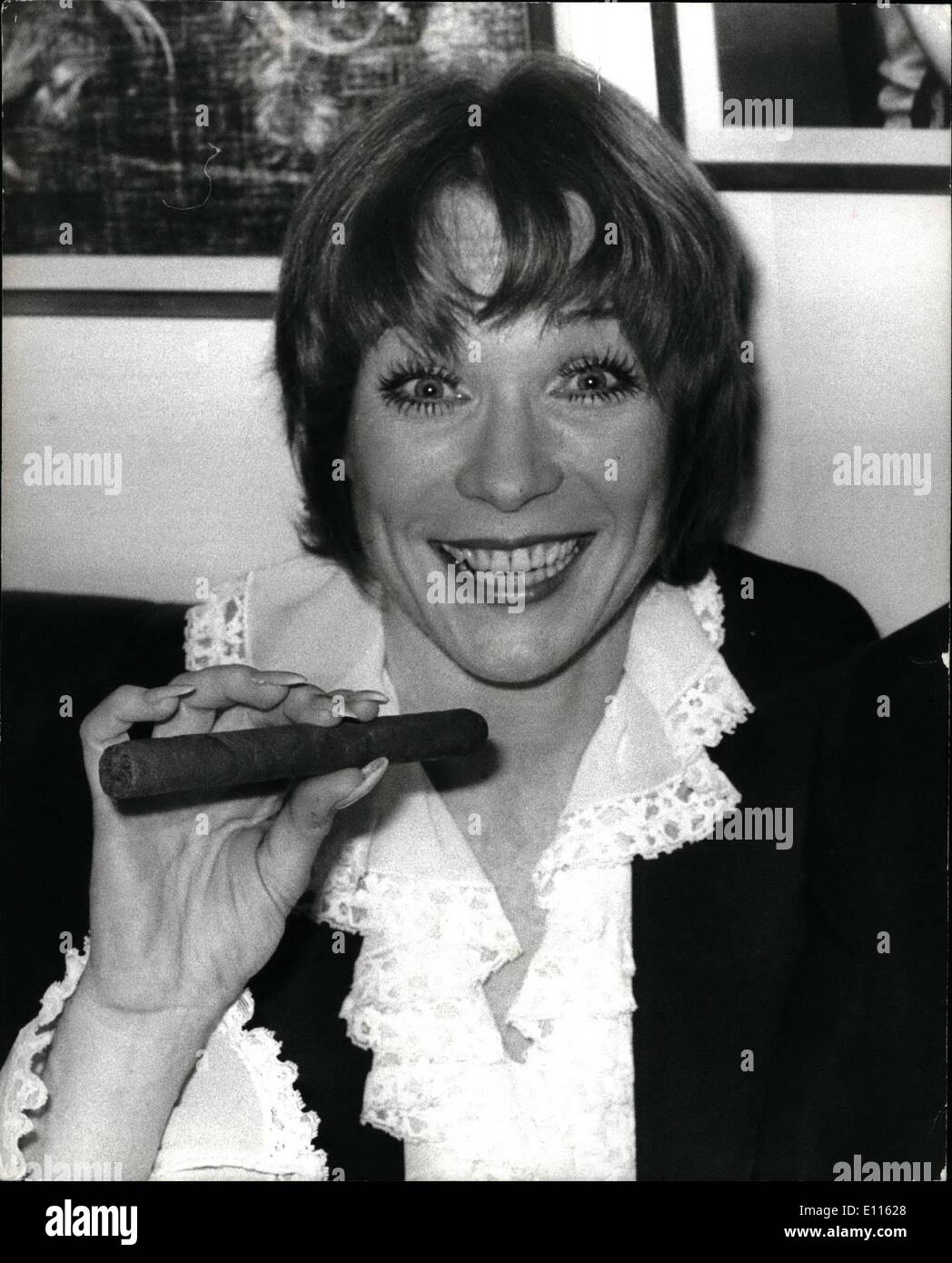 Shirley maclaine hi-res stock photography and images