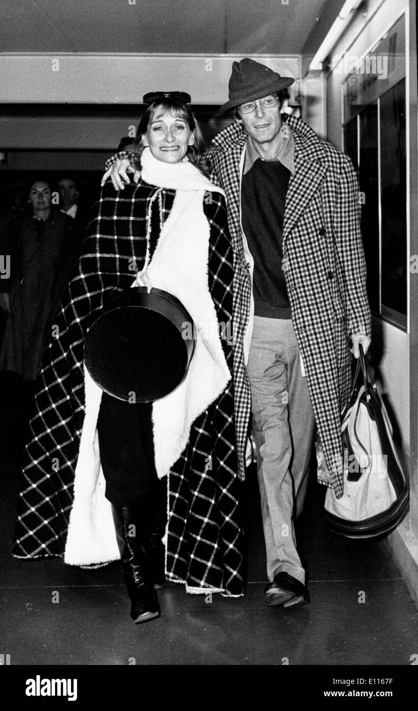 Jan 06, 1976; London, England, UK; Irish actor PETER O'TOOLE (b. 8/2/1932) and his wife, Welsh actress SIAN PHILLIPS arriving in London.. (Credit Image: KEYSTONE Pictures USA/ZUMAPRESS.com) Stock Photo