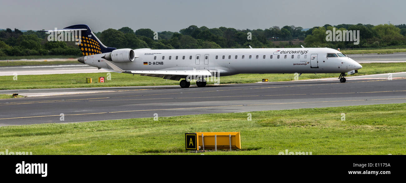 Bombardier crj900 hi-res stock photography and images - Alamy
