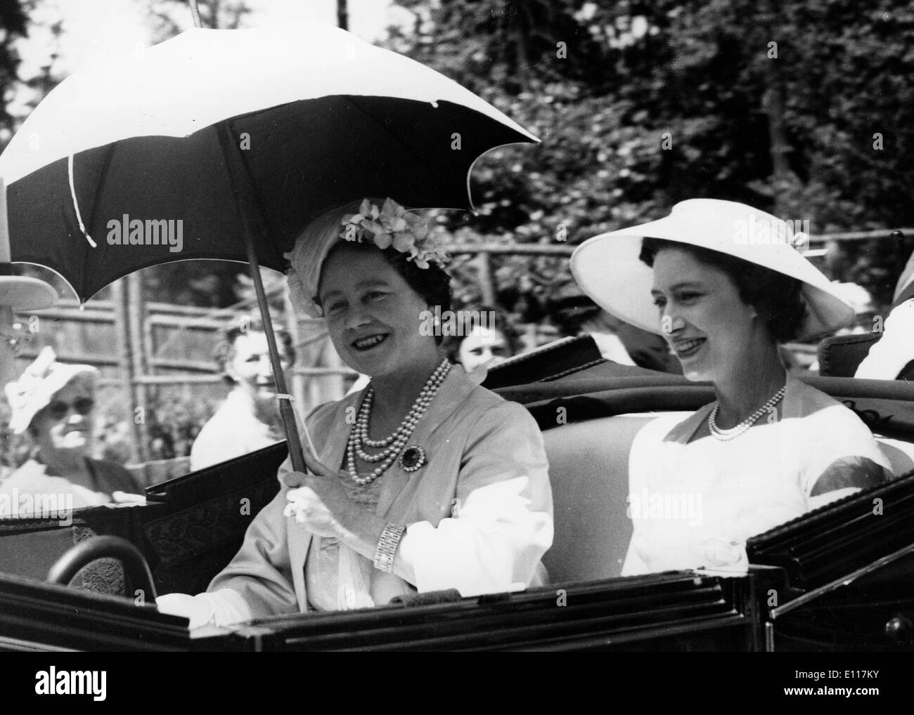 Queen Elizabeth II with Queen Mother in carriage Stock Photo - Alamy