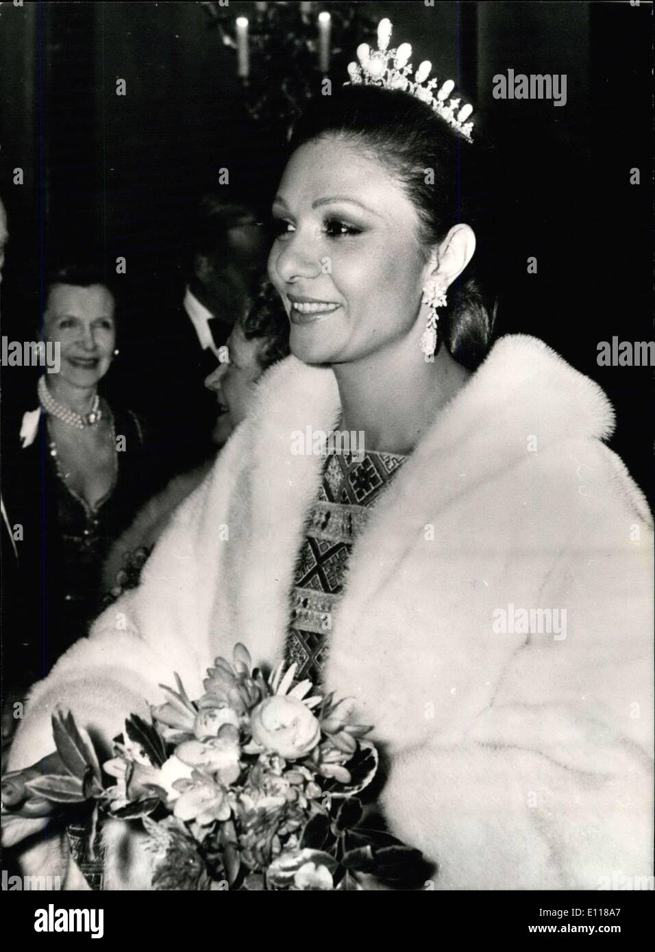 Apr. 08, 1976 - Empress Farah of Iran at the Royal Opera House: Her Imperial Majesty, Empress Farah of Iran, who is an a six-day visit to London as guest of Queen Elizabeth, the Queen Mother, and the Government, last night went to the Royal Opera House, Covent Garden, for the Royal Ballet's productions of four modern mini-ballets. She was accompanied by the Queen Mother. Photo shows Empress Farah of Iran arriving at the Royal Opera House, Covent Garden, London last night. Stock Photo