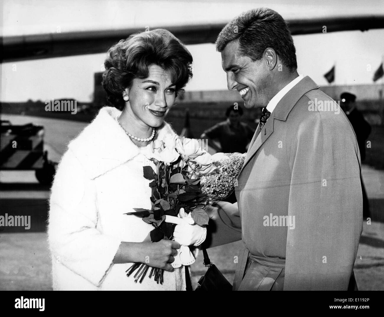 Helmut Schmidt welcomes actress Linda Christian Stock Photo - Alamy