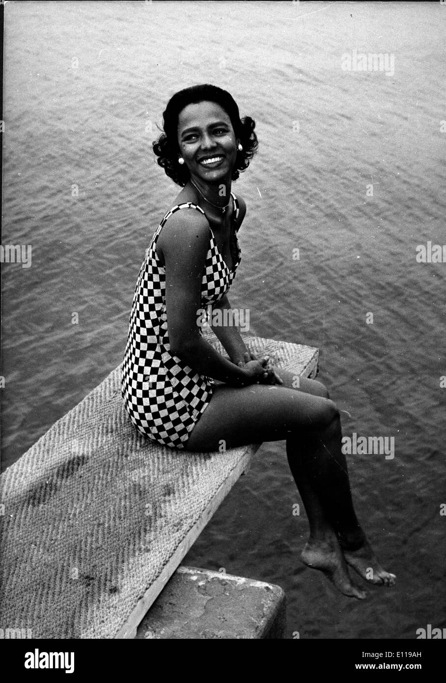 actress dorothy dandridge poses on diving board stock photo