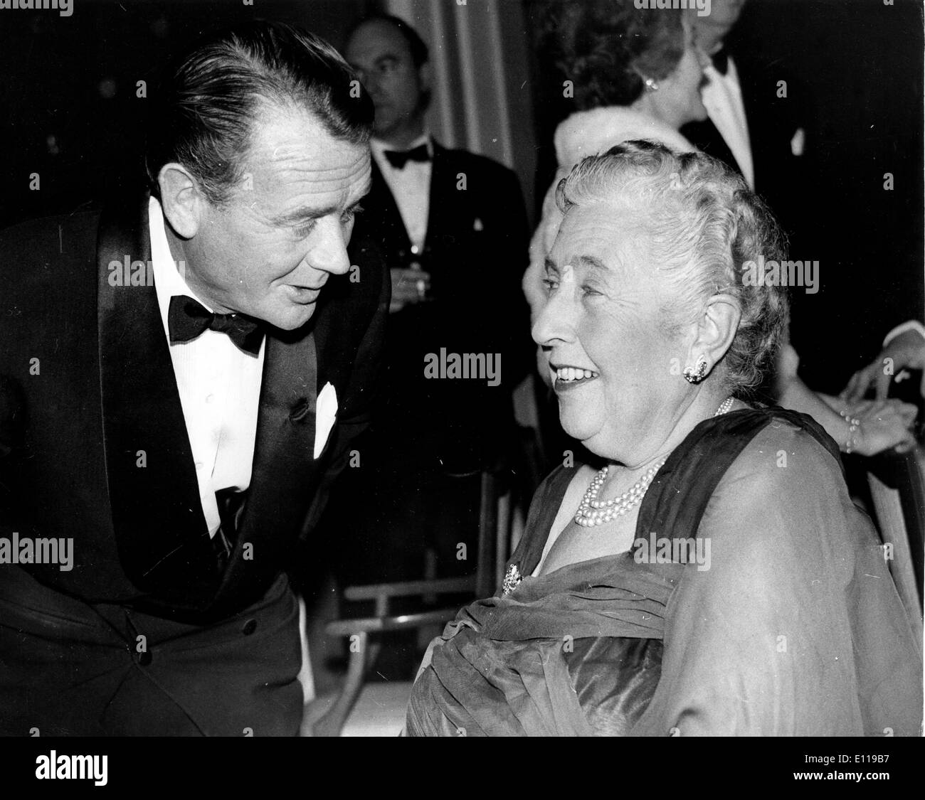 Writer Agatha Christie chats with John Mills Stock Photo
