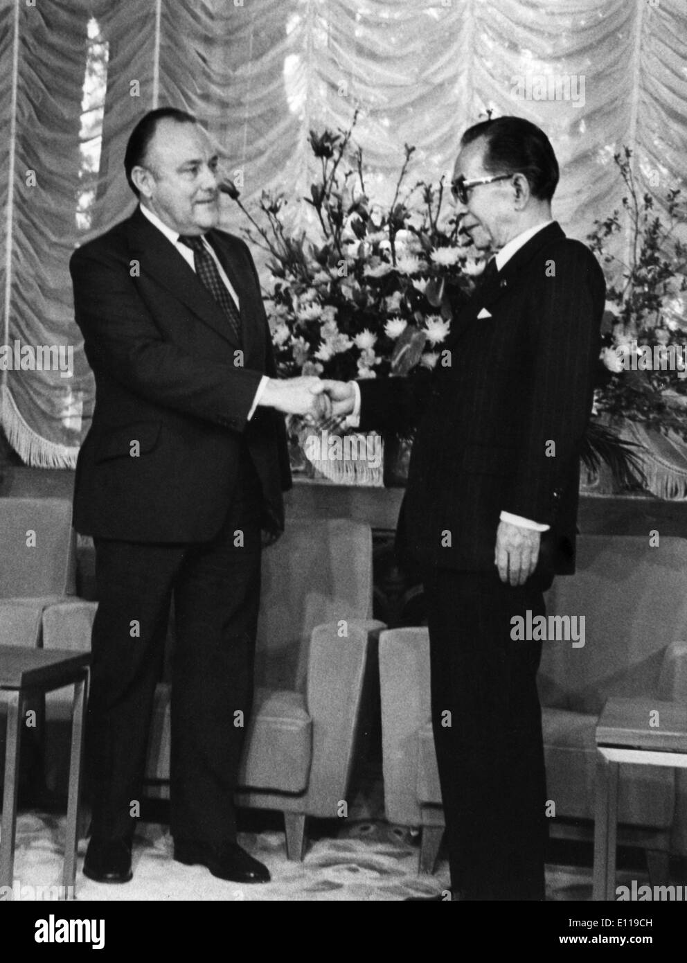 Apr. 23, 1976 - Tokyo, Japan - Prime Minister of New Zealand ROBERT MULDOON is greeted by Japanese Prime Minister TAKEO MIKI on Stock Photo