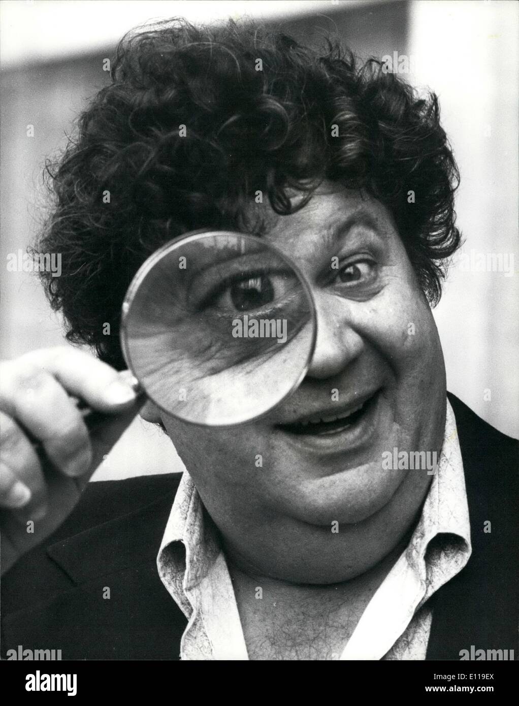 May 05, 1976 - George Savalas To Help Thames Television Solve A Mystery: George Savalas, who appears in the American TV series 'Kojak' with his famous brother Telly Savalas (Kojak) is to appear in Thames Television's new series of ''Whodunnit'', which returns to the screen on June 28th.George will join Stafford Johns and actress Sheila Hancock, as the guest panelist in the first programme of this series Stock Photo