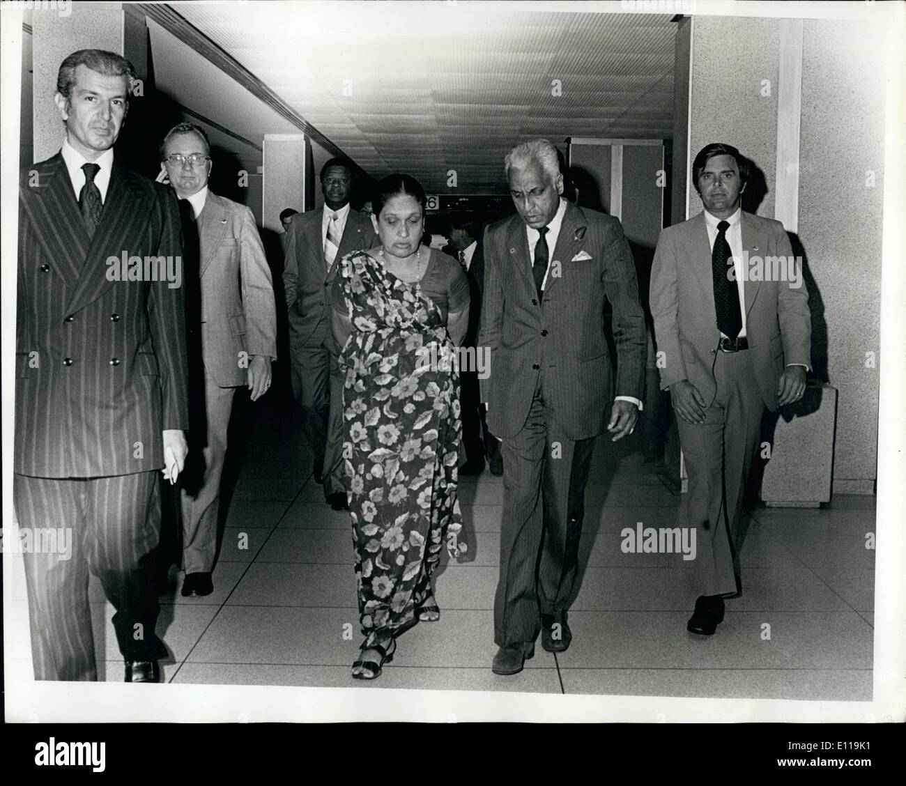 Sep. 09, 1976 - Mrs. Sirimavo Bandaranaike, Prime Minister of Sri Lanka arrives at New York's JFK International Airport, September 27, 1976. Mrs. Bandaranaike was greeted by Hamilton Shirley Amerasinghe, President of the U.N. General Assembly,and other diplomats. Stock Photo