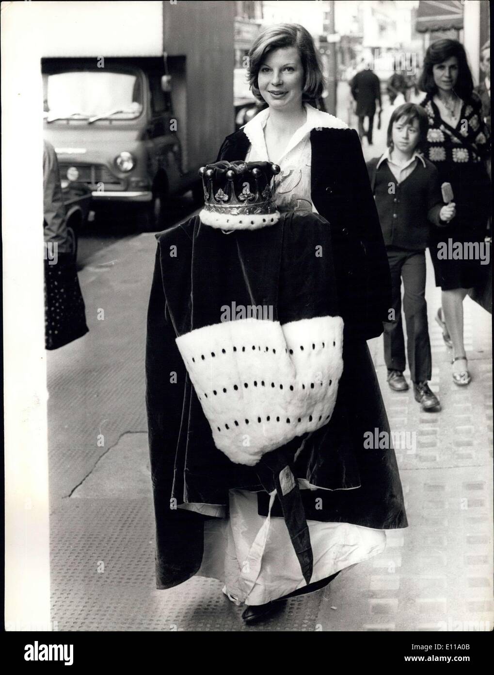May 28, 1976 - Lord Lucan's Coronet and Coronation Robe Sold by Auction in London for 20. The Earl of Lucan's coronet and crimson and ermine robe, a family heir loom, suffered the ultimate indignity yesterday, when as lot 188, they were sold to a New Bond Street antique dealer for 20 at Christi's auction rooms, South Kensington, London. The proceeds of the sale will go towards settling Lord Lucan's debts reckoned at $ 70,000. He vanished 18 months ago after the murder of Mrs. Sandra Rivett, his children's nanny. There is a warrant out for his arrest in connection with her death Stock Photo