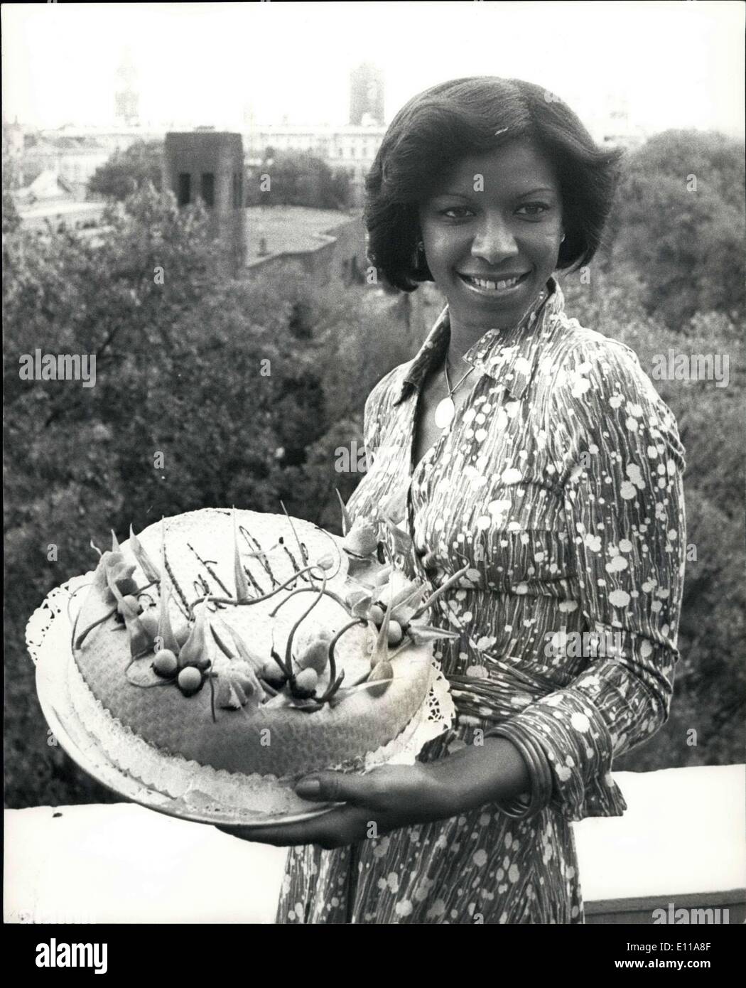 Sep. 29, 1976 - Natalie Cole Here For Her British Concert Debut: Natalie Cole, the 26-year-old singing daughter of the famous Nat King Cole is in London to make her British concert debut. Natalie, winner of two Grammies at the 1976 Awards presentations, including Best New Artist of the Year, recently completed a highly successful tour of Japan, which included a prize-winning appearance at the Tokyo Music Festival. She will make her first concert appearance at the New Victoria Theatre in London on Thursday September 30th Stock Photo