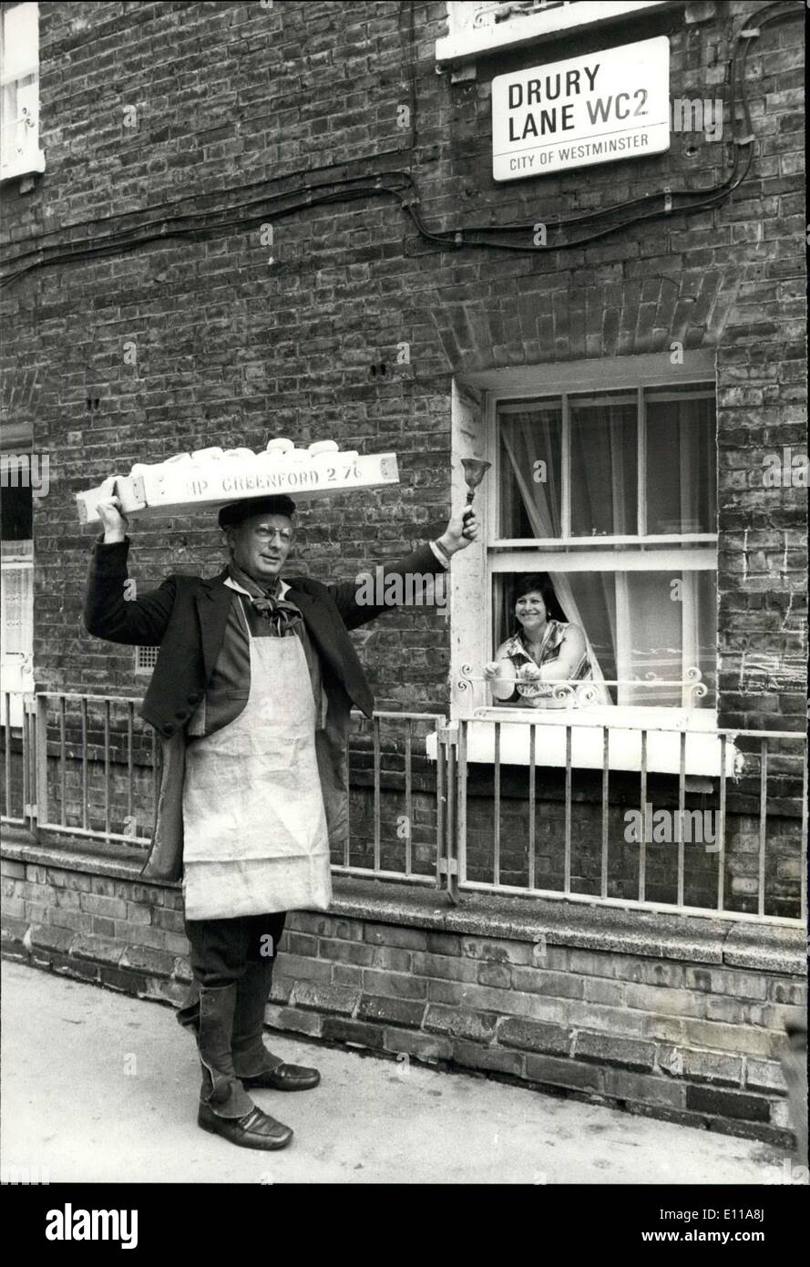 Sep. 30, 1976 - September 30th. 1976 An old London Custom is revived in Drury  Lane. Remember the good old days when Muffins were Ã¢â‚¬Ëœcalled' in London  streets. Today the Muffin Man ,