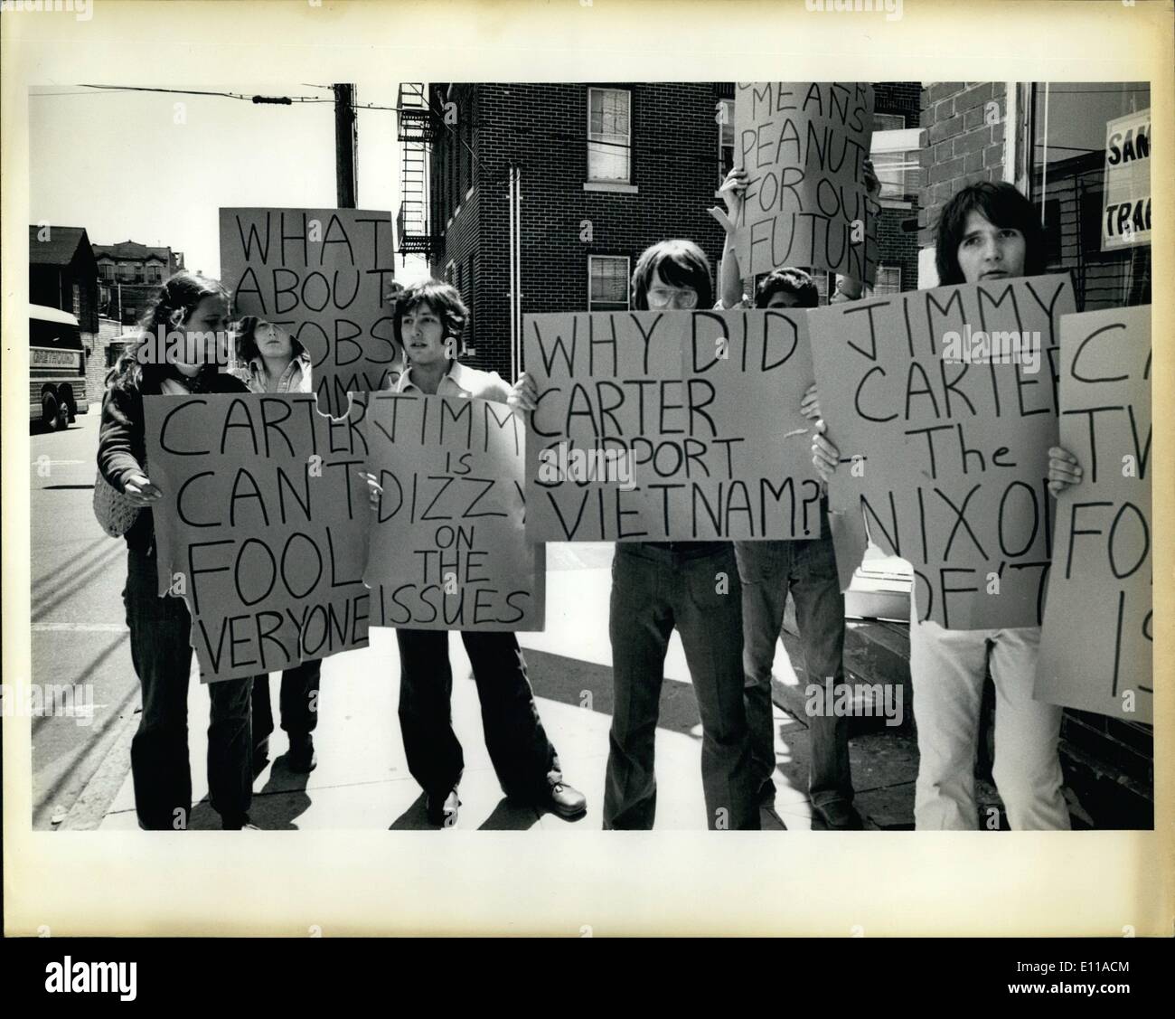 Jun. 06, 1976 Jimmy Carter electioneering and antiCarter pickets