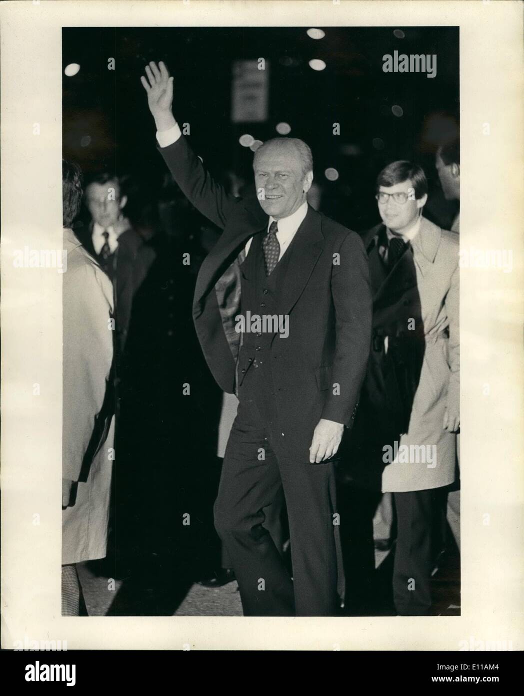Oct. 10, 1976 - President Gerald Ford, Waiving to a mixed crowd of both friendly and ostile New Yorkers, leaving ABC studio after a taping session. Stock Photo