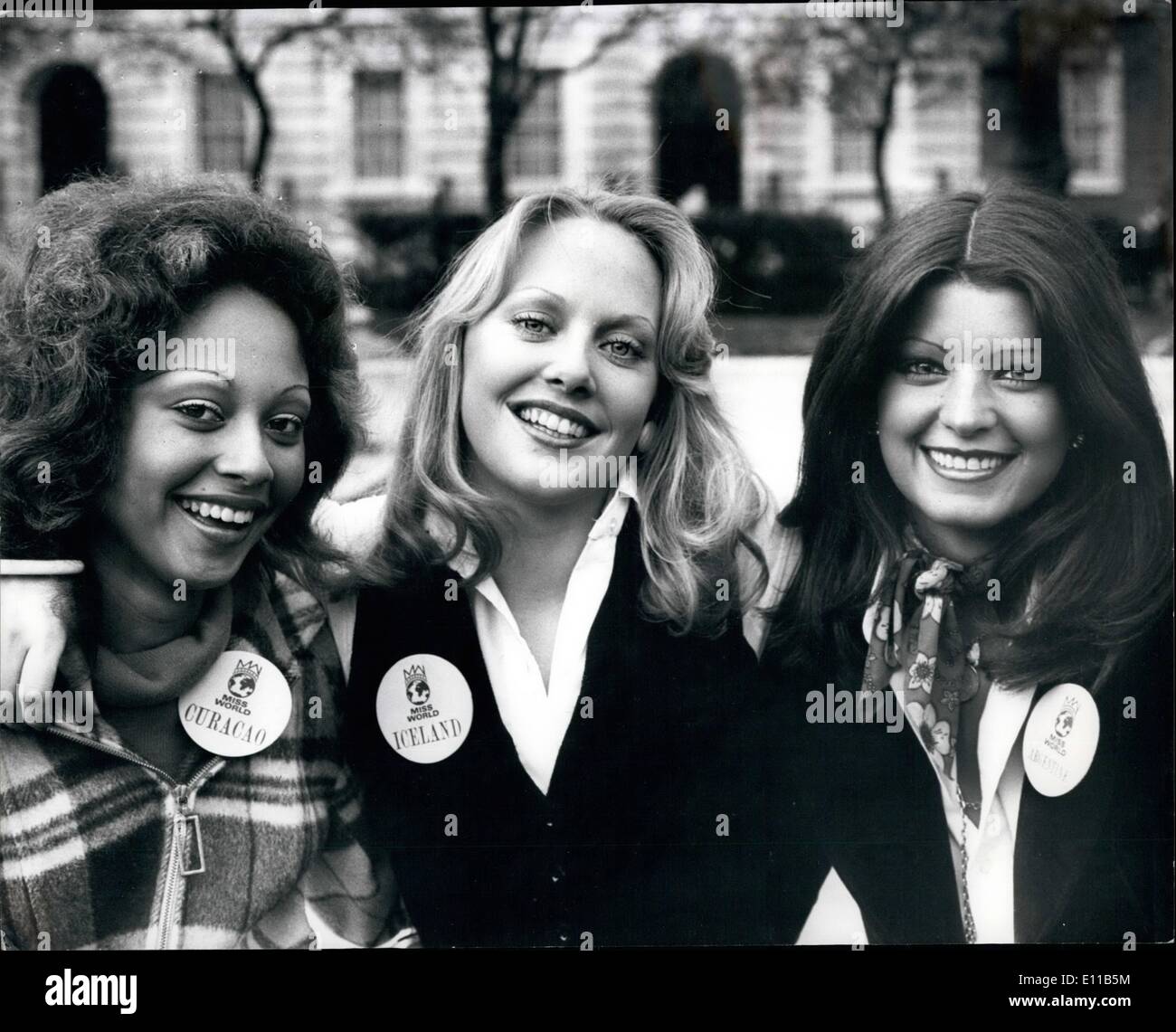 Nov. 08, 1976 - November 8th 1976 Contestants for the Miss World 1976 in London. For next Thursday's contest at the Royal Albert Hall. Photo Shows: Three of the contestants in London today (L to R) Viveca Francisca Marchena (Miss Curacao); Sigriour Helga Olgeirsdottir (Miss Iceland) and Miss Argentine. Stock Photo