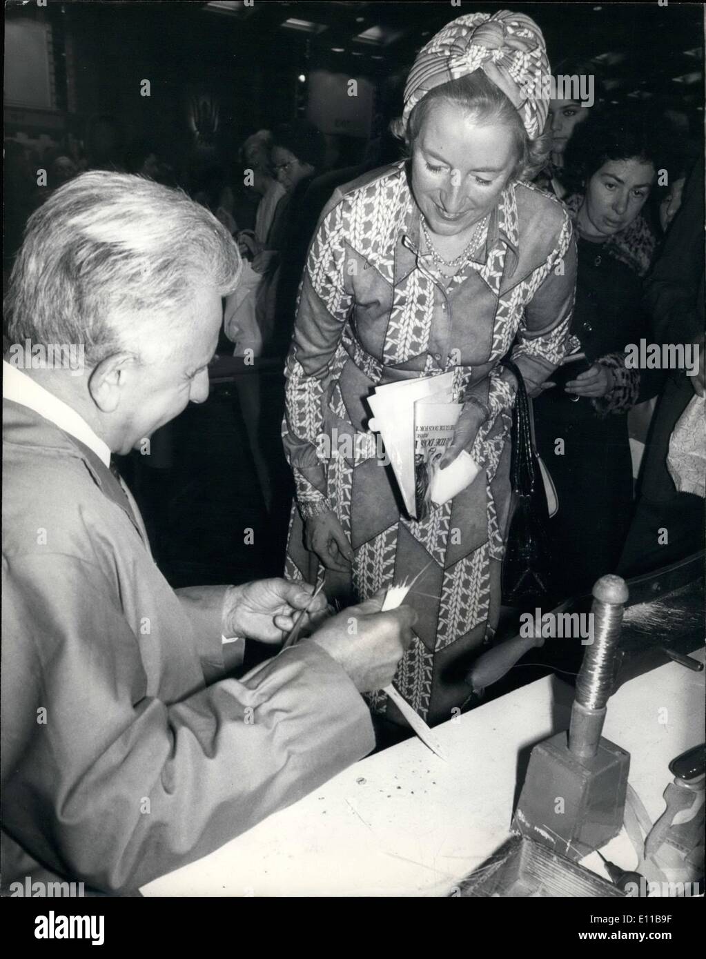 Nov. 11, 1976 - Dame Vera Lynn Opens The Greater London Fund For The Blind Christmas Fair At the Europa Hotel. Photo shows Dame Stock Photo