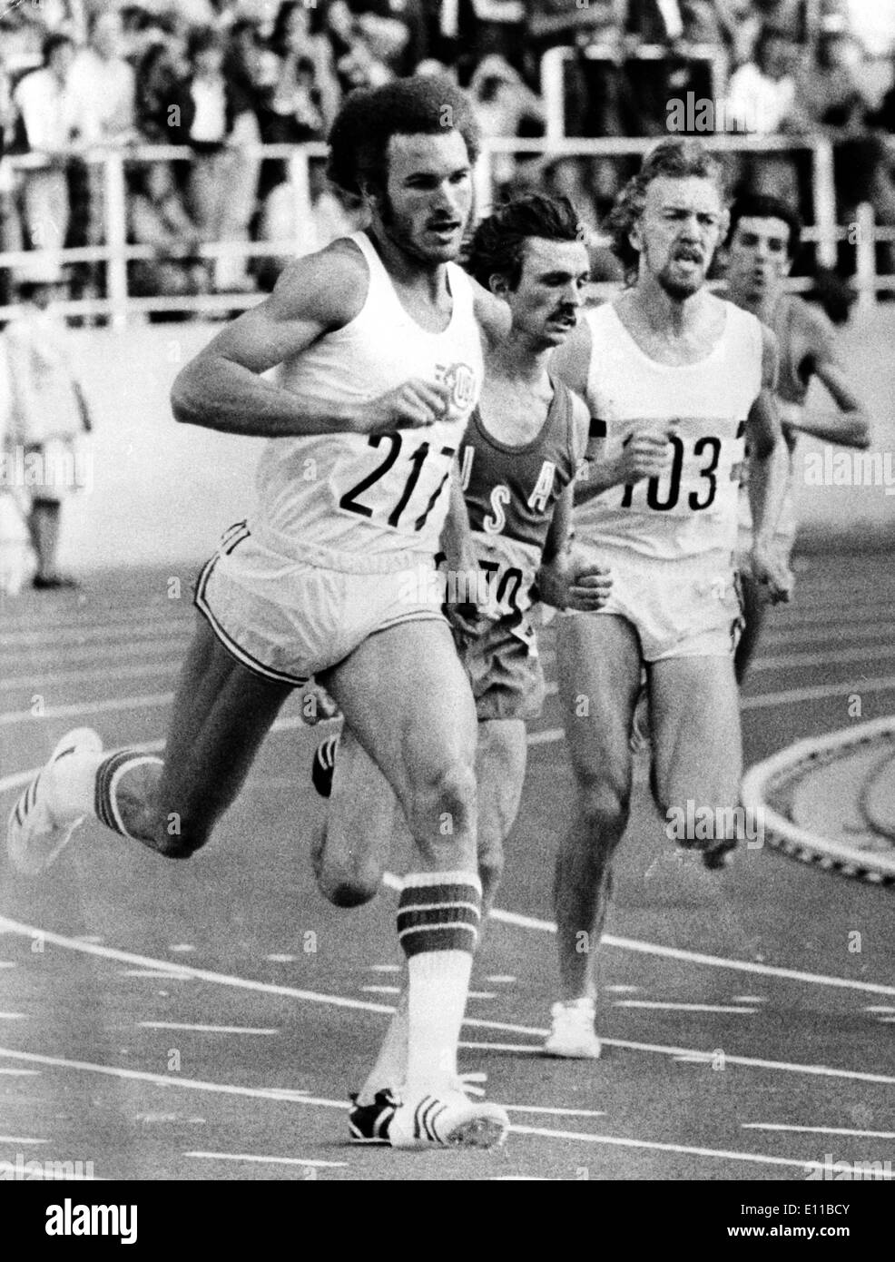 Jul 08, 1976; Montreal, Canada; Winner of the 800 meter dash, ALBERT JUANTORENA of Cuba takes the lead and goes on to win the Gold medal in the Olympic Games 1976 in Montreal.. (Credit Image: KEYSTONE Pictures USA/ZUMAPRESS.com) Stock Photo