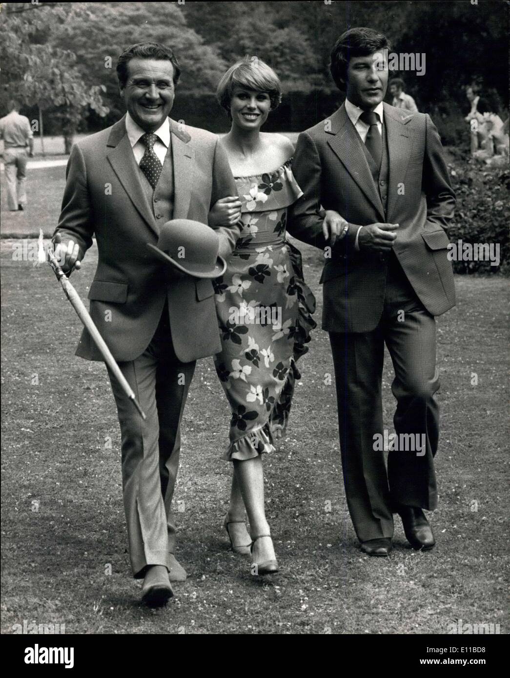 Jul. 12, 1976 - Stars of the New Avengers TV Series get Together at Pinewood Studios.; The principals of the new TV series '' The Avengers'' were pictured together for the first time at Pinewood Studios today. they are Patrick Macnee as John Steed, Joanna Lumley, as Purdey, and Gareth hunt, as Mike Gambit.The old series of the Avengers grossed more than ?17-millin and about one third of this amount coming to Britain. Photo shows the three Avengers (left to right) Patrick Macnee, Joanna Lumley and Gareth Hunt stride out during todays photo call at Pinewood Studios Stock Photo