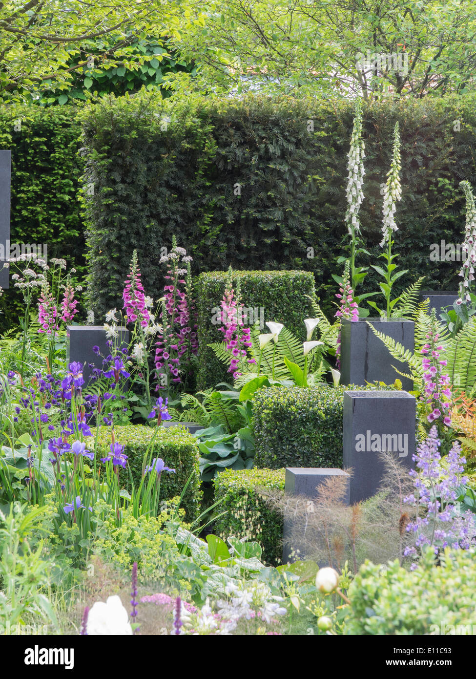 London, UK, 20th May 2014 RHS Chelsea Flower Show first day.  The Hope on the Horizon Garden designed by Matt Keightley - Help for Hero's Stock Photo
