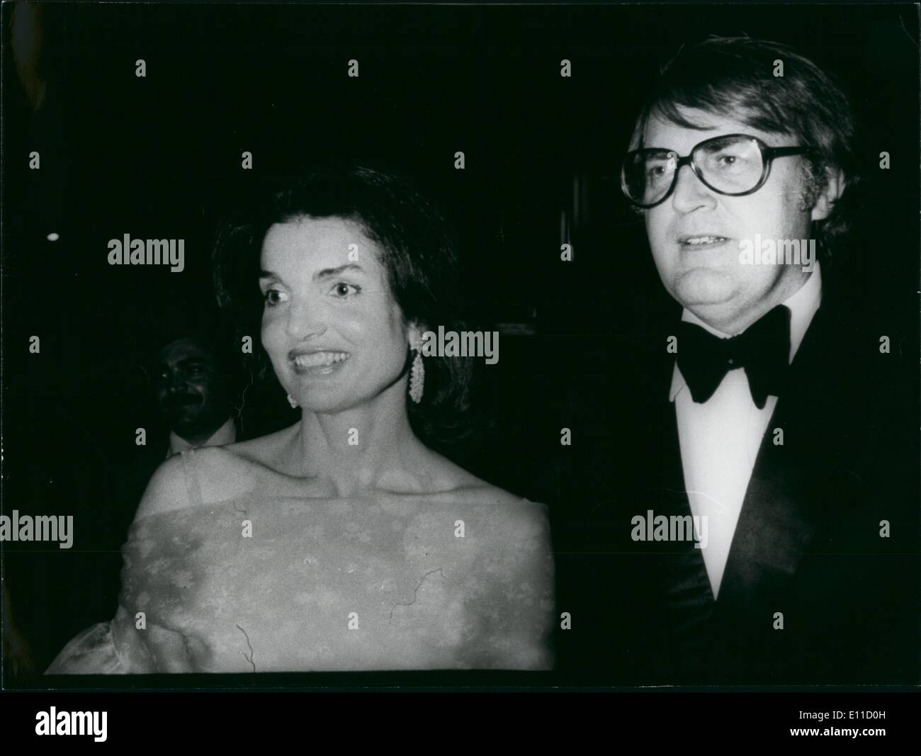 Apr. 04, 1977 - Frank Sinatra - Robert Merrill gala benefit: Jackie & Vanden HuevalP Stock Photo