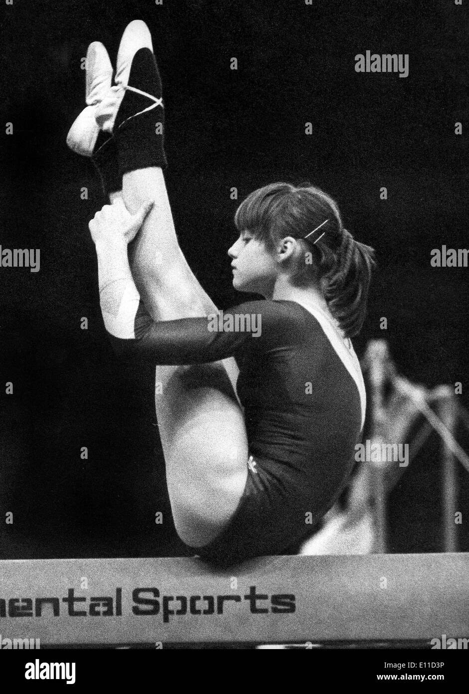 Nadia comaneci hi-res stock photography and images - Alamy