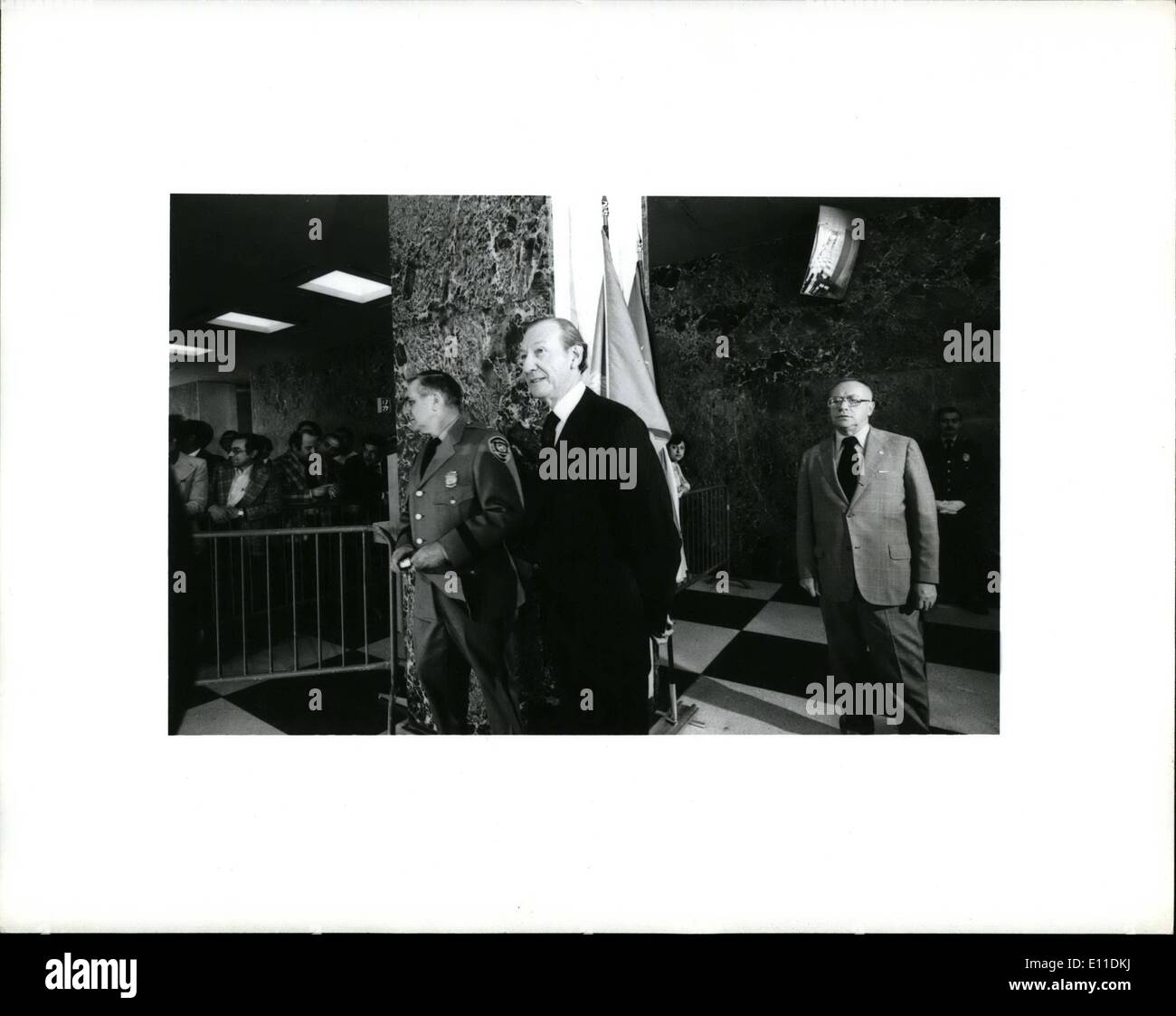May 05 1977 Un Sec Gen Kurt Waldheim Waiting For King Hussein