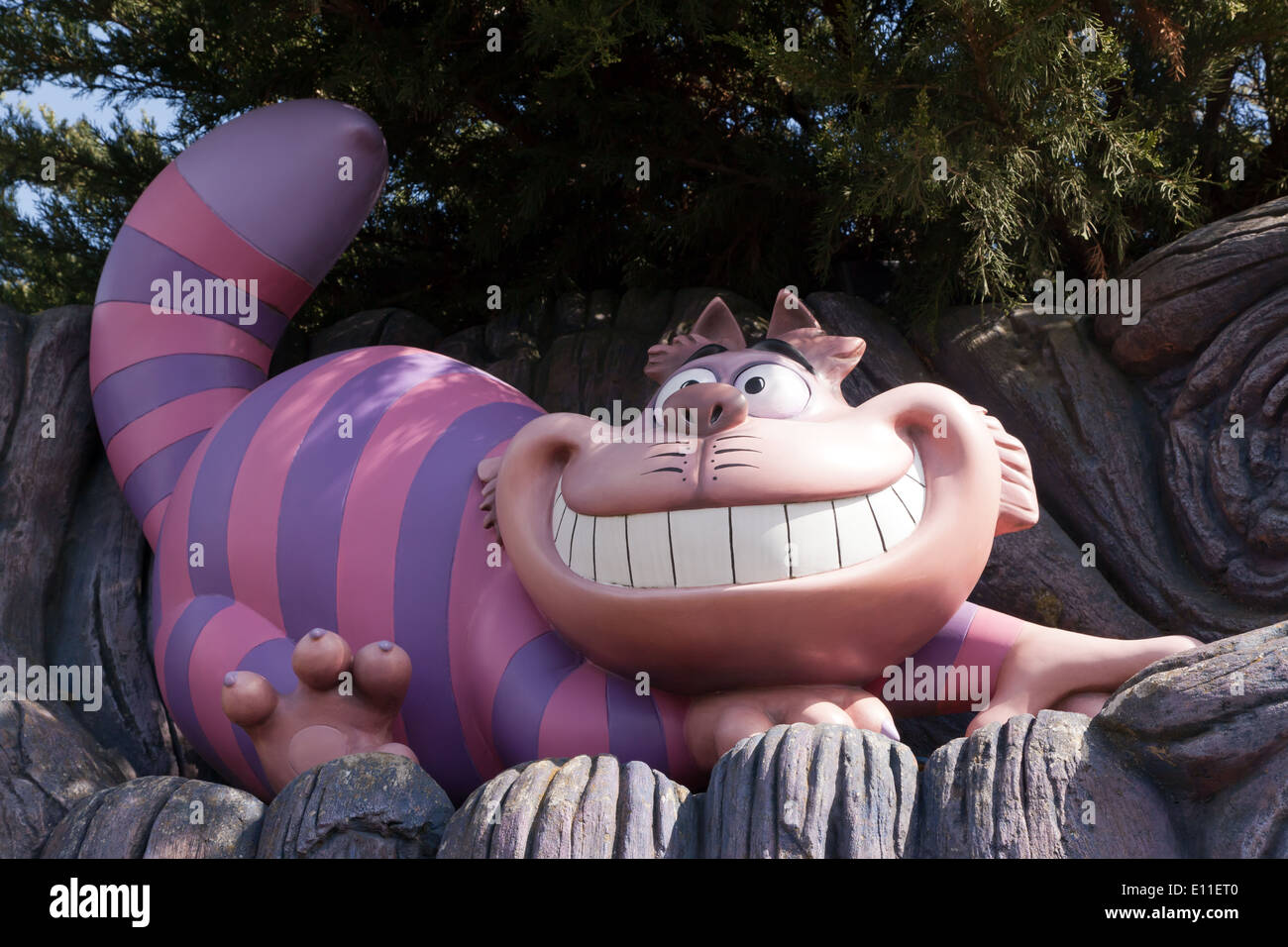 Model of the Cheshire Cat from Alice's Adventures in Wonderland, in Alice's Curious Labyrinth, Disneyland Paris. Stock Photo