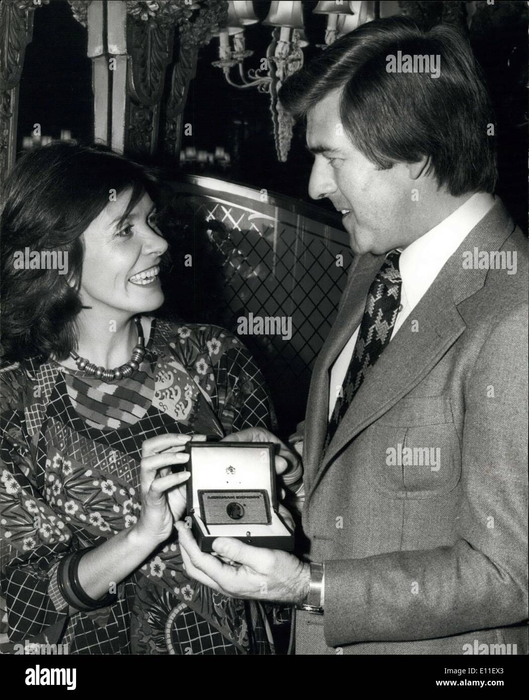 Oct. 10, 1977 - Television Personality Joan Bakerfield becomes 300,000th American Express U.K. Cardmember.: Populate T.V. personality Joan baker has become the 300,000th American Express Cardmember in the United Kingdom. To mark the event, Don McCrickard, Resident Vice President of the American Express Card Divison presented Miss Bakewell with a solid gold replics of the Card at a lunch at the Cafe Royale in London. The presentation could not have come at a more appropriate time. By Coincidence, Miss Bakewell's book The Complete Traveler is to be published later this month Stock Photo