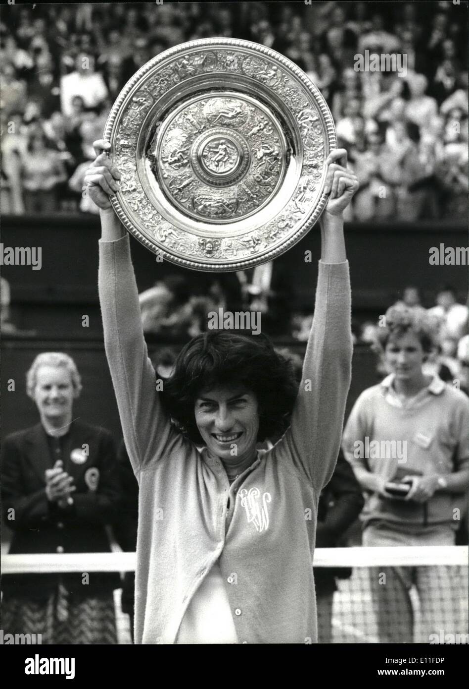 Buy a classic Guardian photograph: Virginia Wade at Wimbledon, 1977 | Virginia Wade | The Guardian