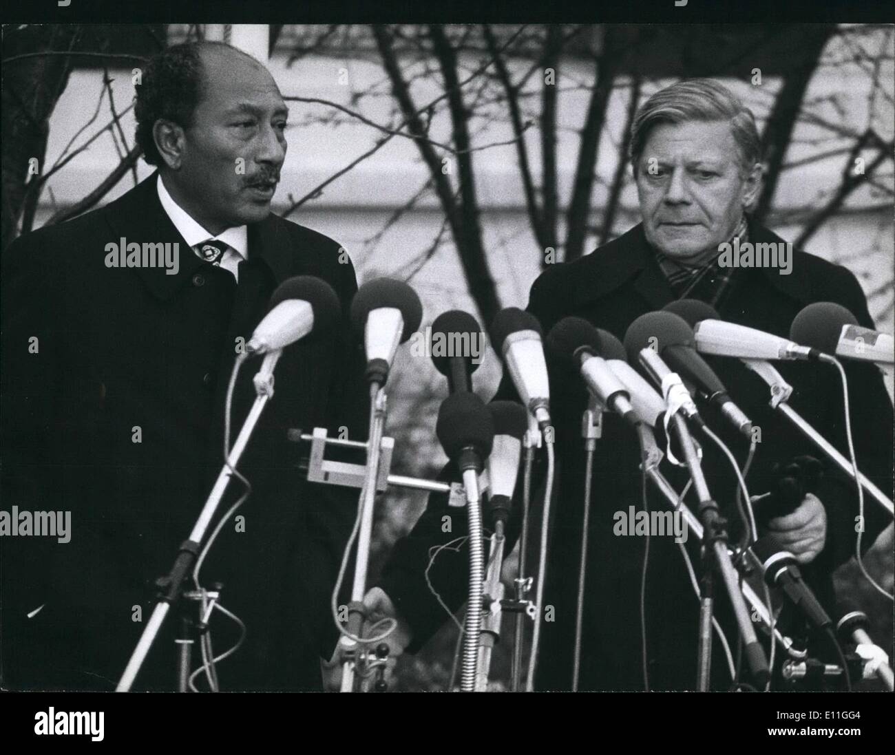 Feb. 02, 1978 - Anwar El Sadat Met Federal Chancellor Helmut Schmidt in Hambug: In Hamburg, on February 9th, 1978 the Egyptian President Anwar El Sadat (1.) had a meeting with the Federal Chancellor Helmut Schmidt (r.) Topic of the conversation were the last events in Near East and questions to the pacific policy between Israel and the Arabian countries. Helmut Schmidt assured Sadat of the support of the EG- countries and the Federal Republic of Germany. After the conversation Sadat flew to Munich and Berchtesgaden (West-Germany), on vacation with his-wife. Stock Photo