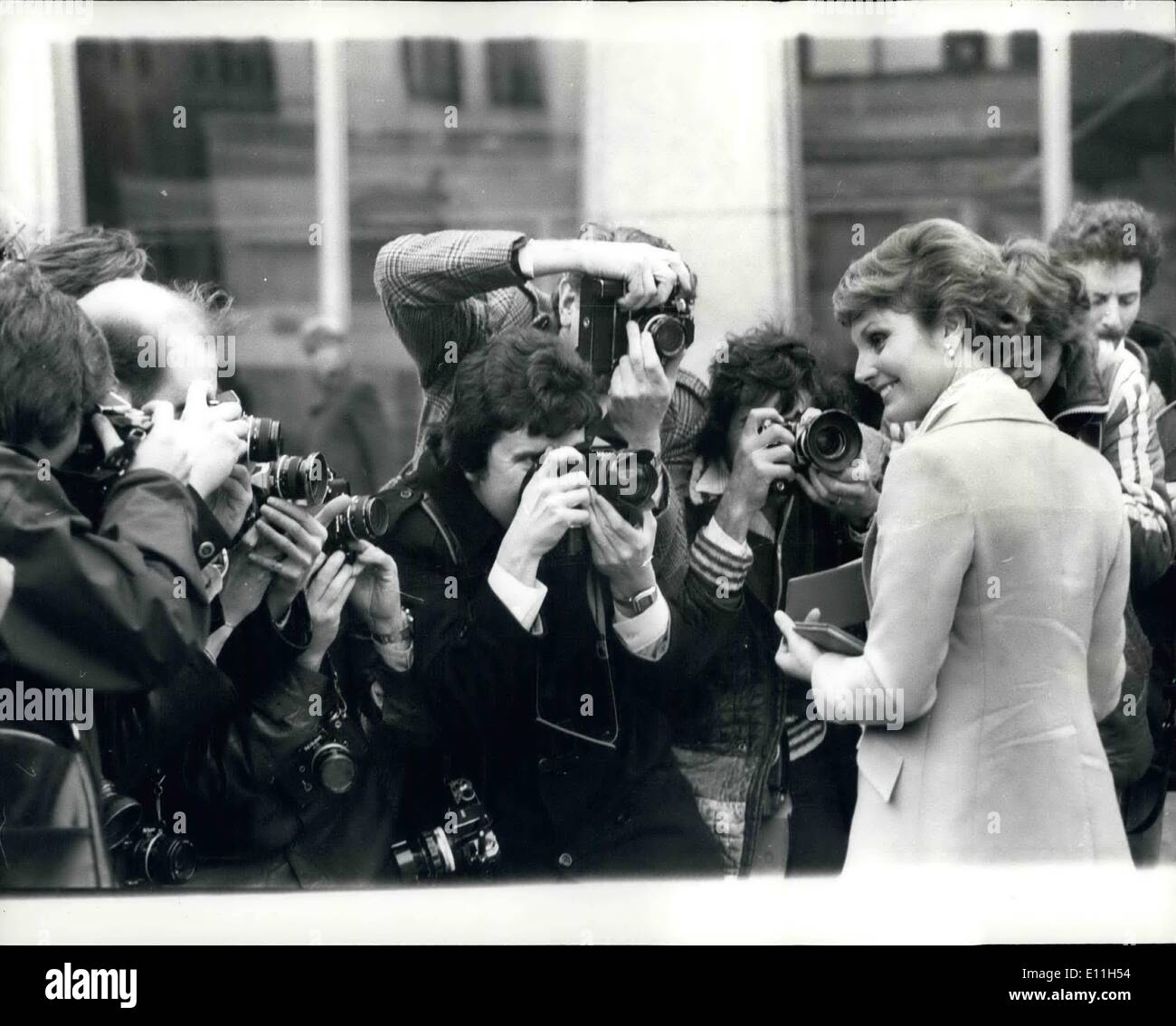 Angela rippon bbc hi-res stock photography and images - Alamy
