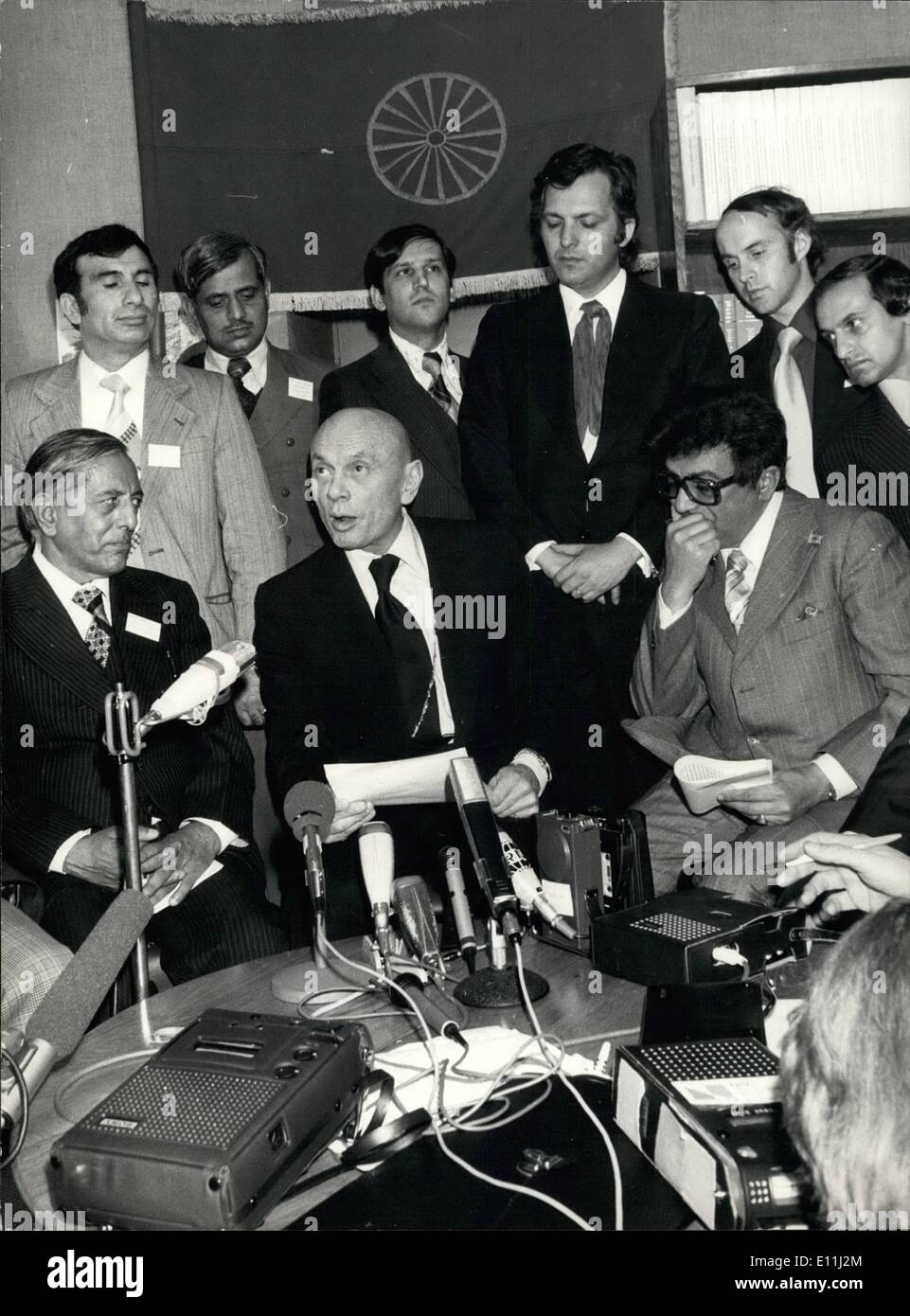 Apr. 04, 1978 - Yul Brynner at Gipsy Congress in Geneva. Prominent guest at the International gipsy Congress this week in Geneva was the famous american actor Yul Brynner. OPS him at the ending press-conference Tuesday (middle) with the Congress-President Dr. Jan Cibula (right) from Berne (Switzerland). Standing in the middle between both is Mr. R. Herrera, the Spanish deputee. Stock Photo