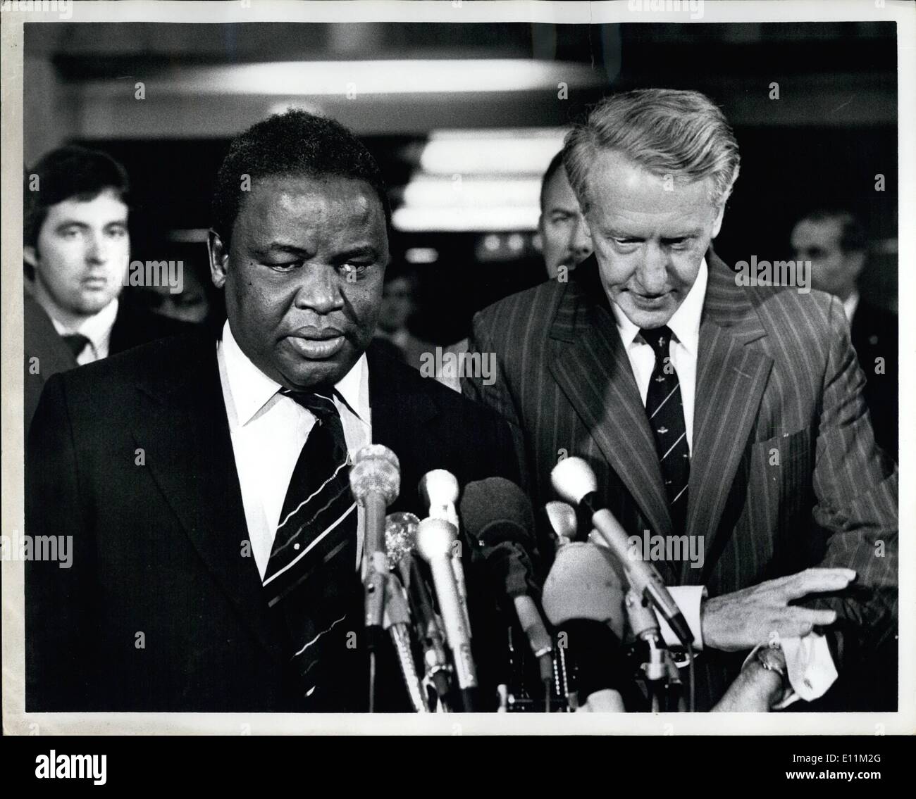 Oct. 10, 1978 - the state Dept. Washington D.c. Two of the internal settlement leaders, the Rev. NdabaingI sithole and prime minister Ian Smith, net today with secretary of state Cyrus Vance. although they met with the u.s. secretary for nearly two hours, the u.s. stated there was no change in American policy toward Rhodesia. photo shows Left Rev. Ndabaningi Sithole right prime minister Ian smith tailing with reporters after their fruitless meeting at the state dept. Stock Photo