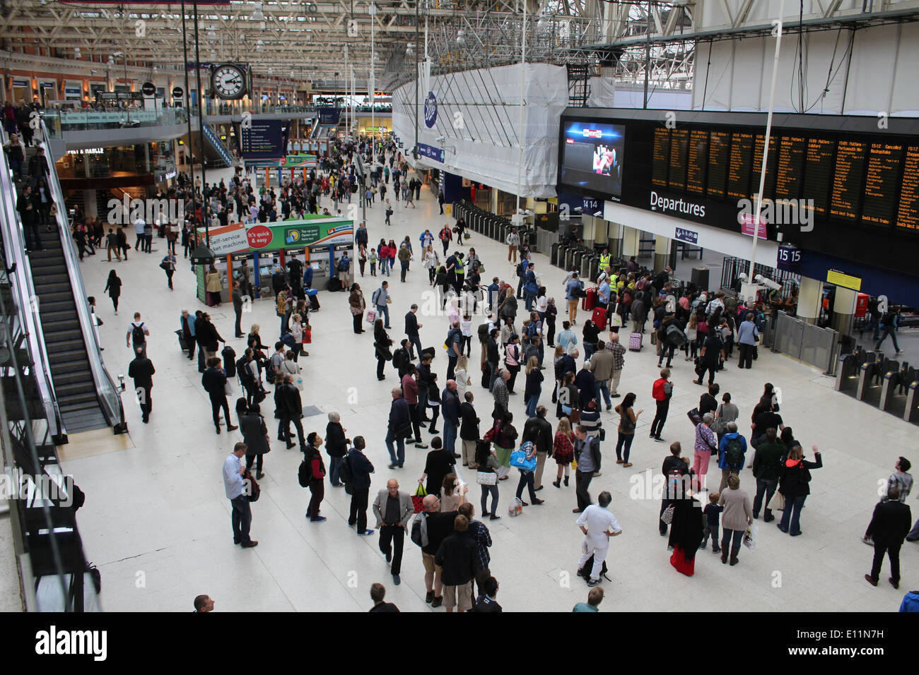 Commuters and travelers waiting at Waterloo Railway Station Stock Photo