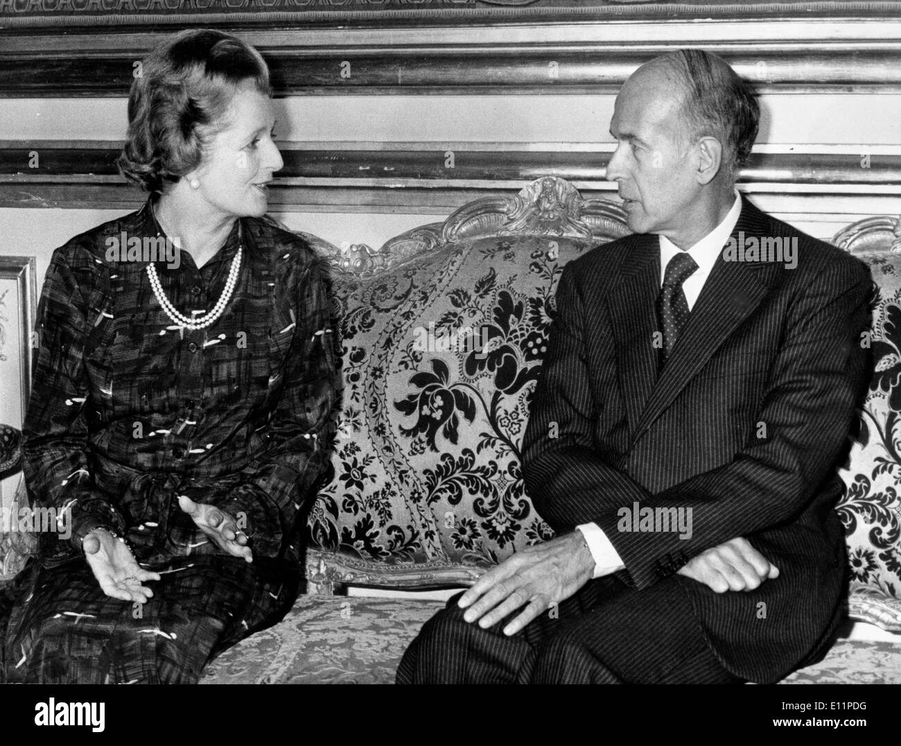 Margaret Thatcher visits Valery Giscard d'Estaing Stock Photo