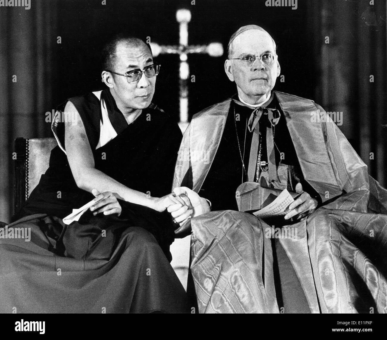 Tibetan spiritual leader 14th DALAI LAMA and priest CLARENCE CARDINAL COOKE Stock Photo