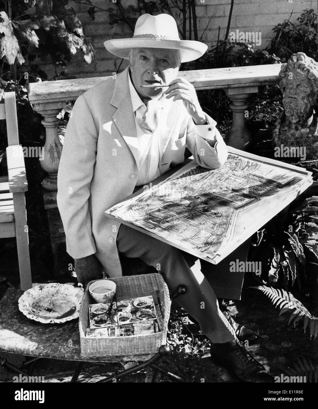 Oct 05, 1979; Wiltshire, UK; English fashion and portrait photographer SIR CECIL BEATON seen painting at his home at the Stock Photo