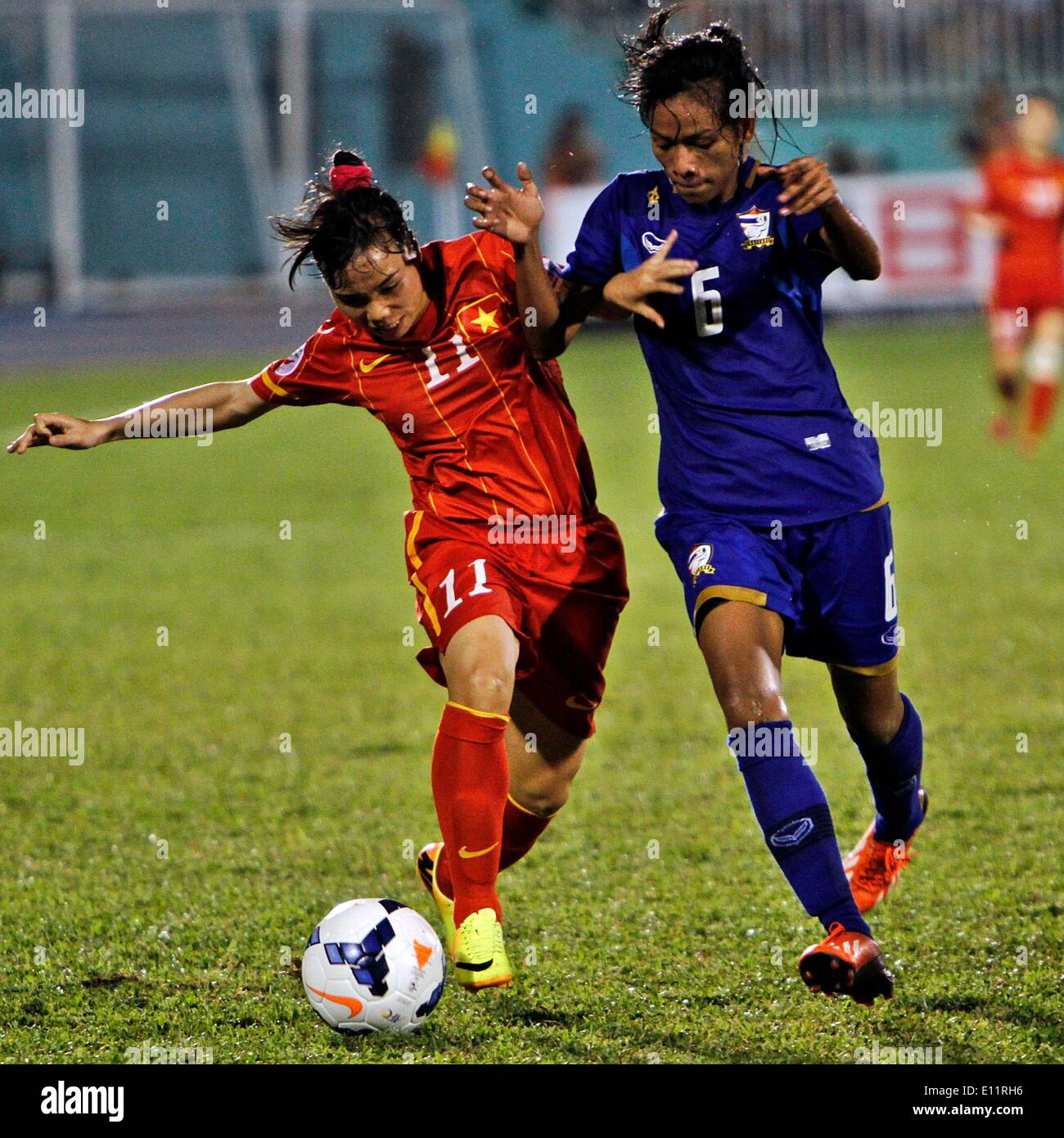 Ho Chi Minh City, Vietnam. 21st May, 2014. Khueanpet (R) of Thailand vies for the ball during the match against Vietnam at the 2014 Women's AFC Cup held at Thong Nhat Stadium in Ho Chi Minh city, Vietnam, May 21, 2014. Thailand advanced to 2015 World Cup after beating Vietnam 2-1. © Nguyen Le Huyen/Xinhua/Alamy Live News Stock Photo