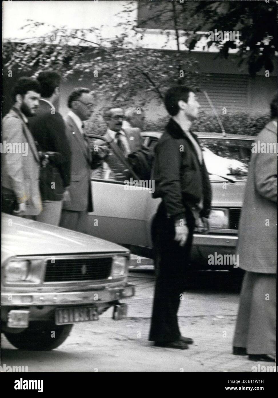Jul. 18, 1980 - Iran's Chapour Bakhtiar with Police after Assassination Attempt APRESS Stock Photo