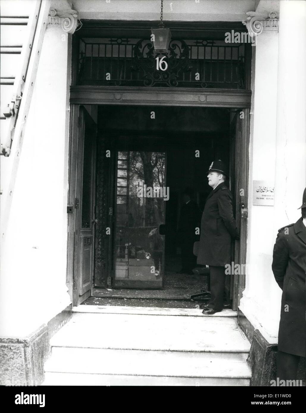 May 05, 1980 - Iranian Embassy after the Siege: the front door of the Iranian Embassy under guard by police after the last three bodies had been removed today. Stock Photo
