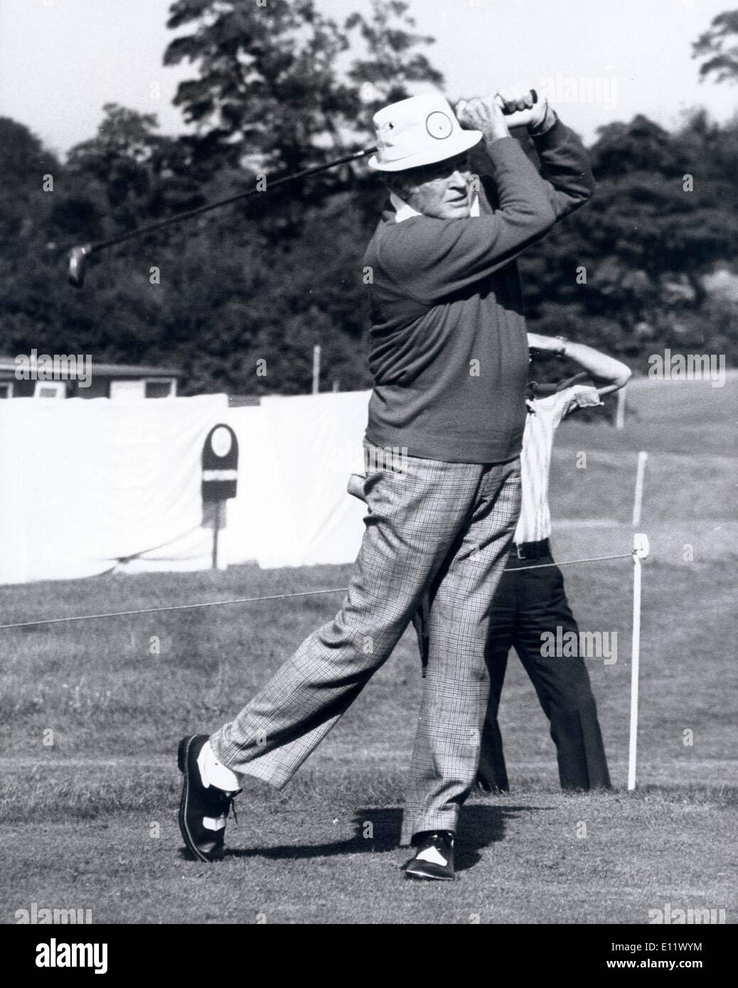 Sep 24, 1980 - Surrey, England, United Kingdom - BOB HOPE tees off during practice at the R.A.C. Country Club at Epsom. Hope is Stock Photo