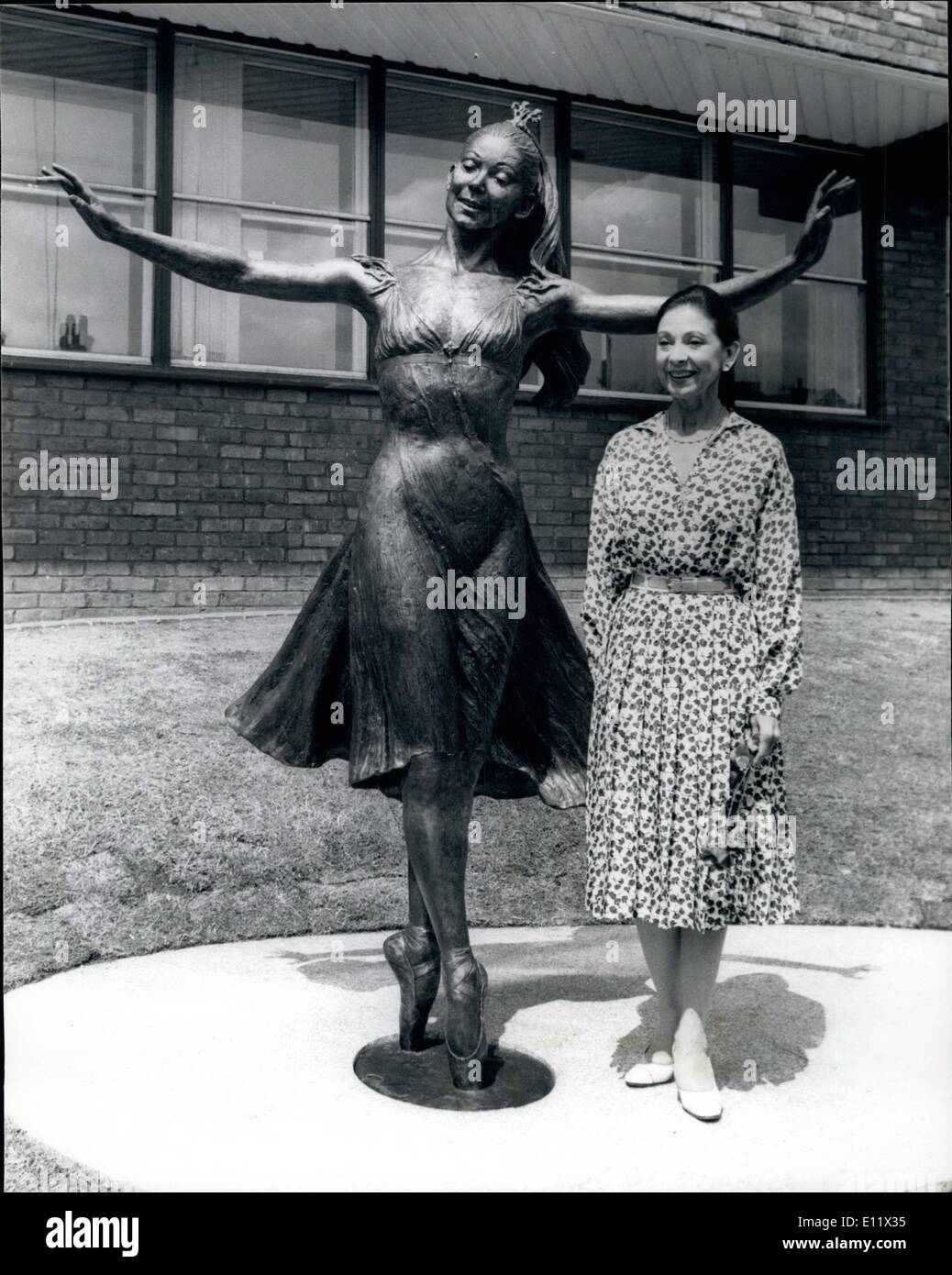 Jun. 09, 1980 - June 9th 1980 Dame Margot Fonteyn unveils statue of herself. Dame Margot Fonteyn returning from Panama to her birthplace at Reigate, Surrey, last Saturday, to unveil Nathan David's bronze statue portraying her in her favourite role as Ondine the water sprite. The statue was paid for by ballet lovers. Stock Photo